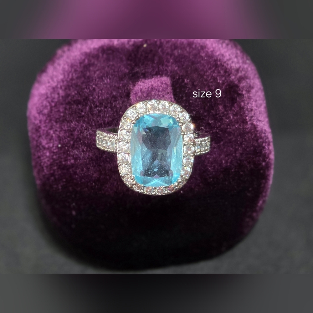 Elegant Blue and .925 Silver Women's Ring